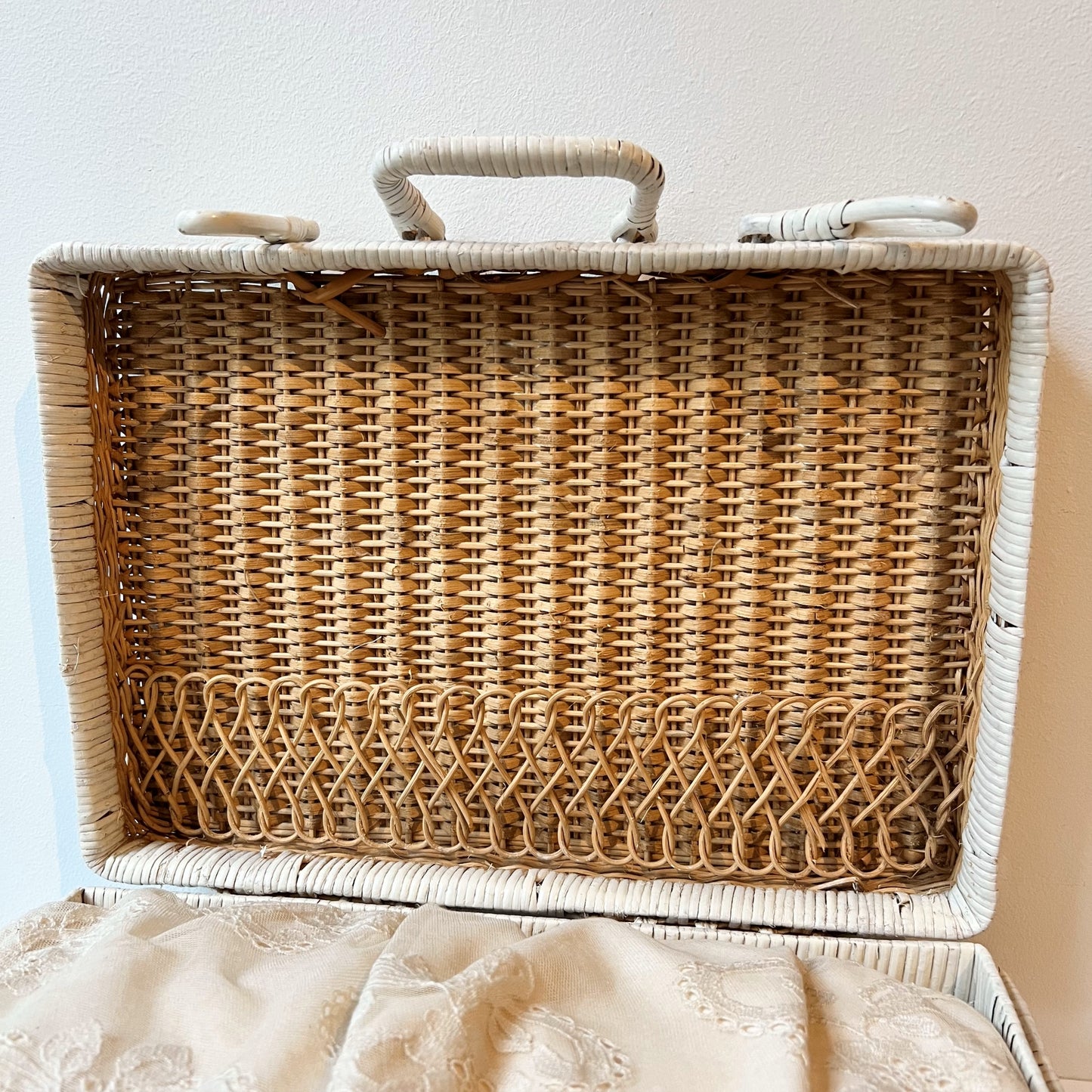 【Vintage】Germany - 1960s Picnic Basket with Cushion