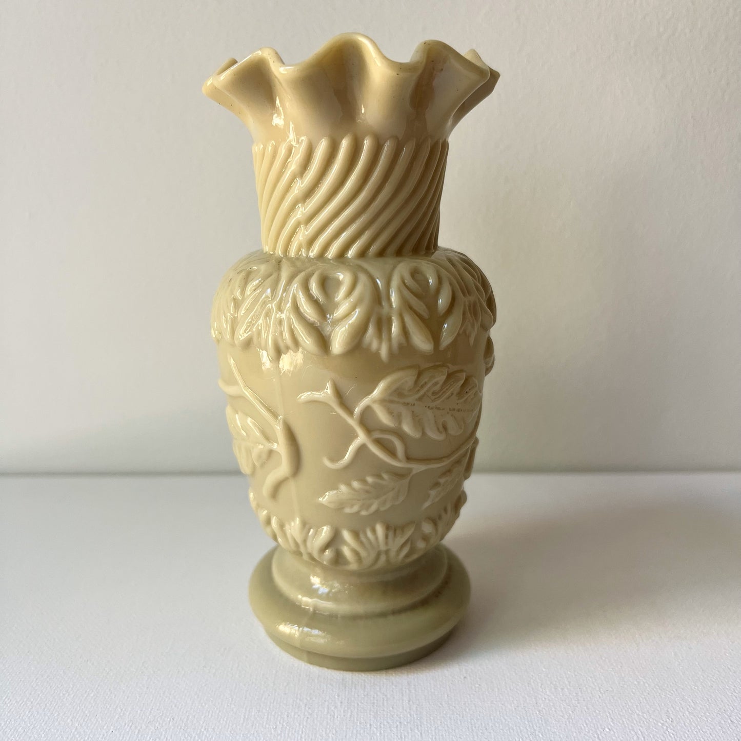 【Antique】France - 1920s Brown Milk Glass Flower Bud Motif Vase