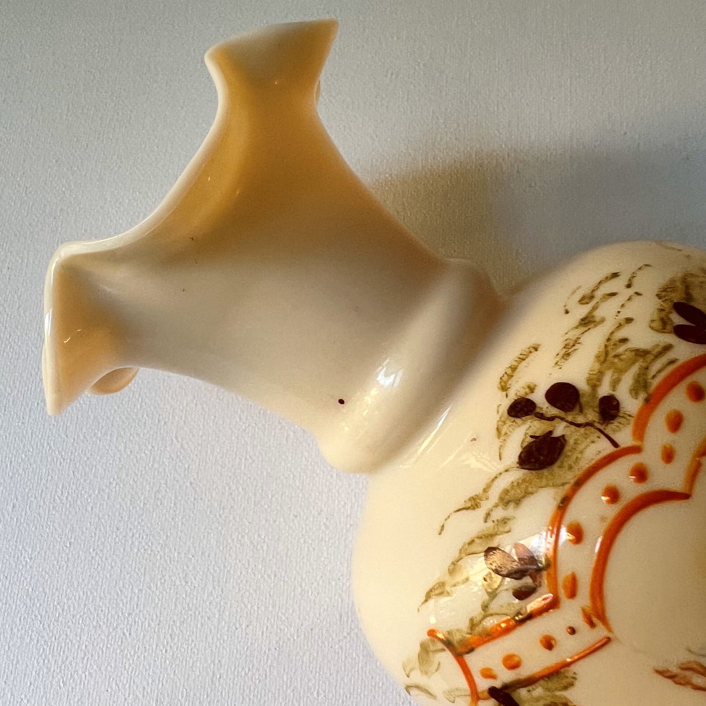 【Antique】France - 1880‐1920s Brown Milk Glass Angel Motif Vase
