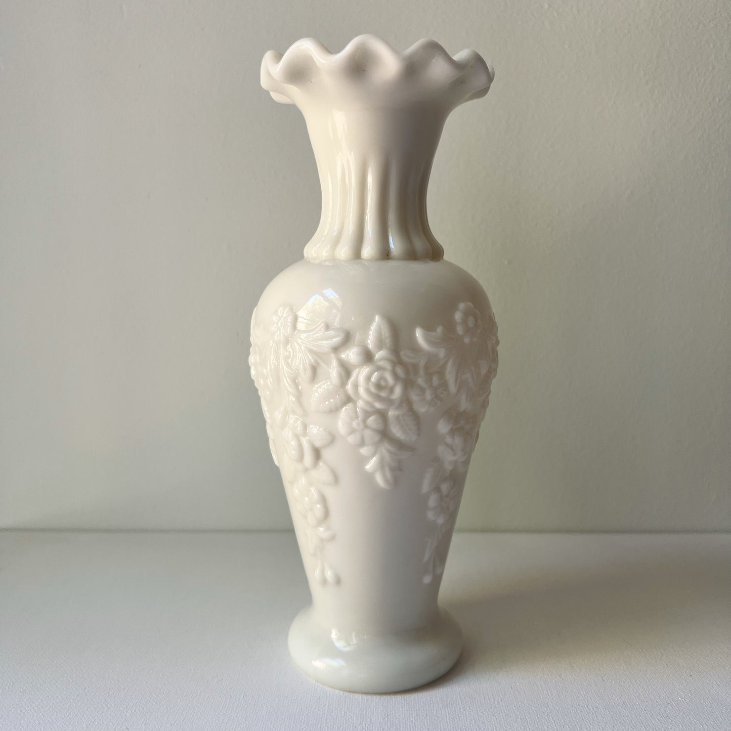 【Antique】France - Vallérysthal 1907s White Milk Glass "Lorrain" Vase