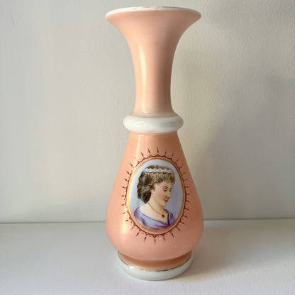 【Antique】France ‐ 1900s Milk Glass Lady's Vase