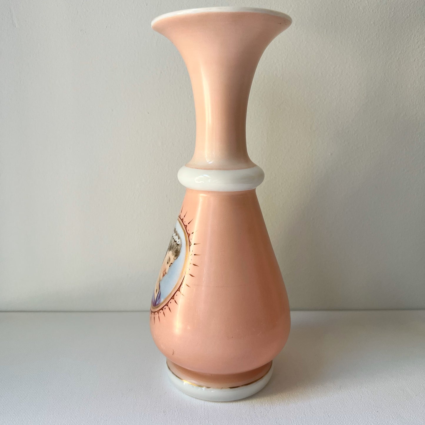 【Antique】France ‐ 1900s Milk Glass Lady's Vase