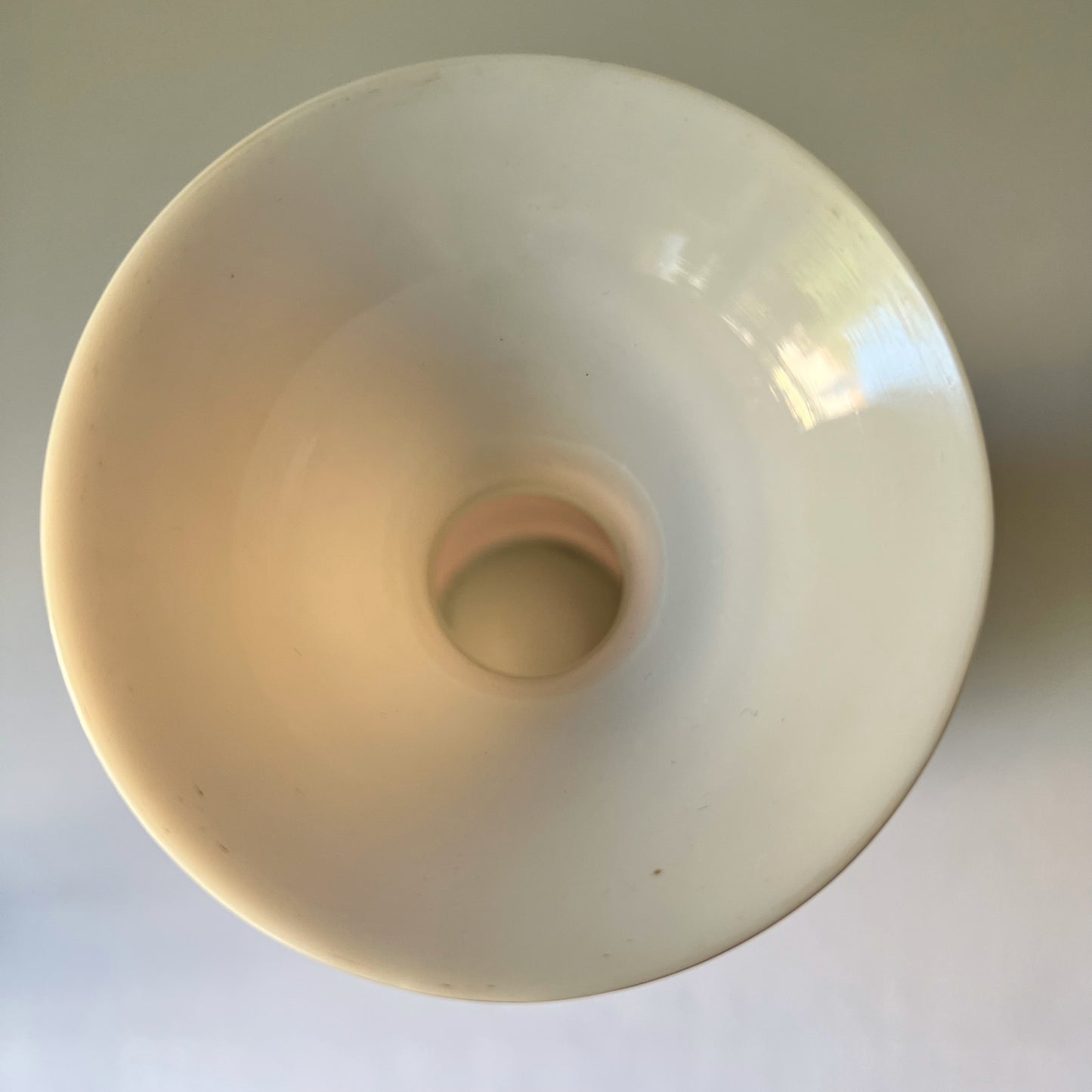 【Antique】France ‐ 1900s Milk Glass Lady's Vase