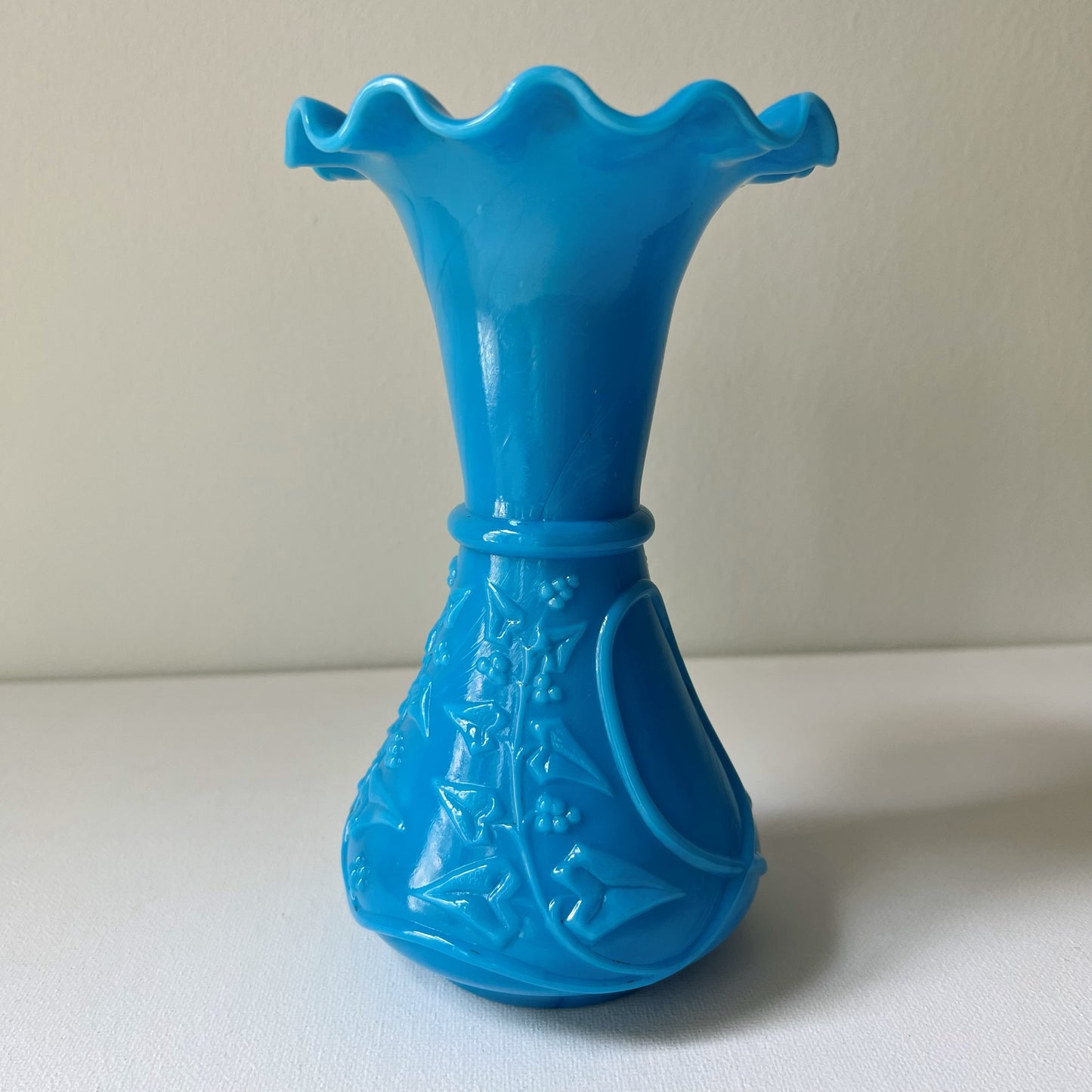 【Antique】France - 1900‐10s Blue Milk Glass Vase