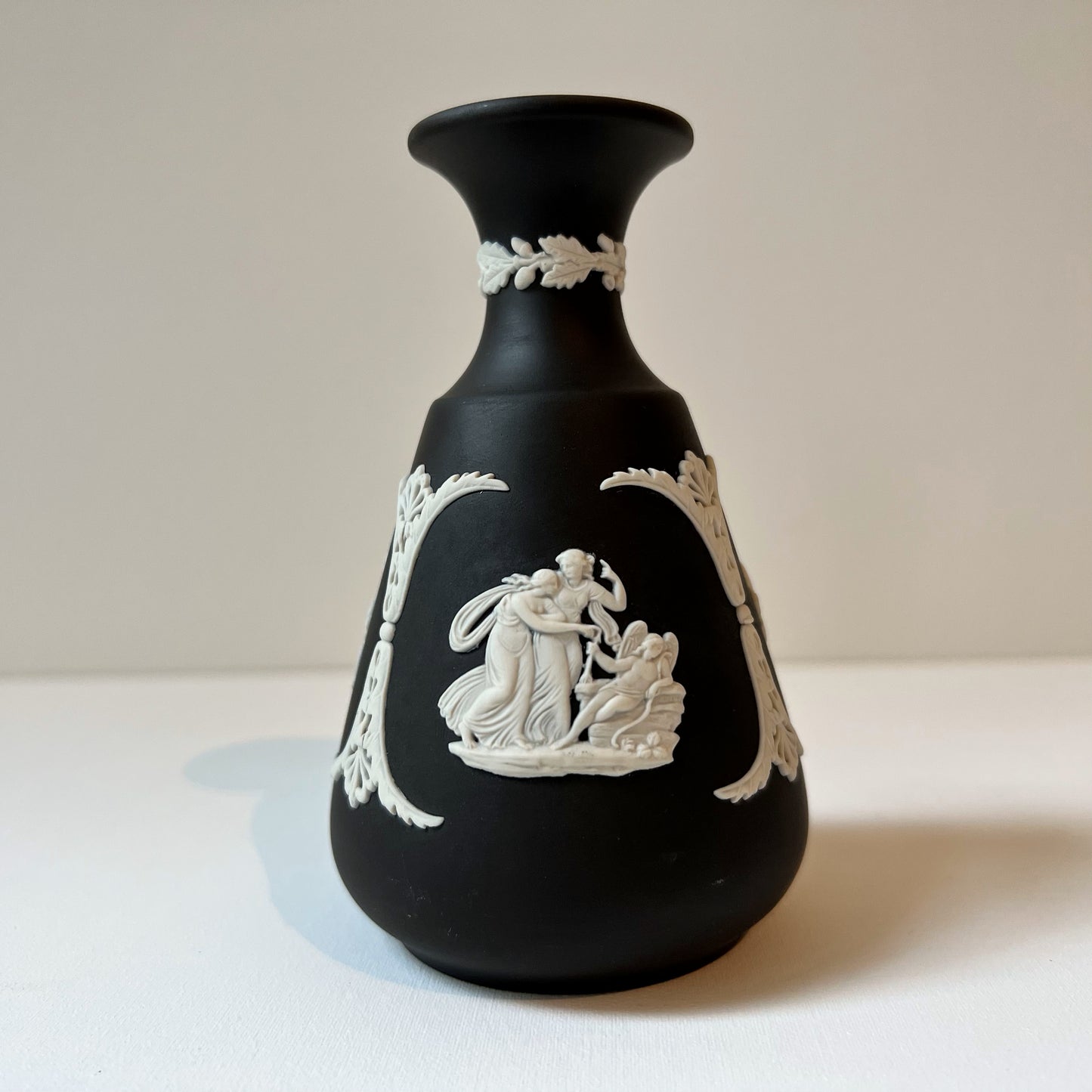 【Vintage】England - Wedgwood 1960s Jasperware Bud vase “Offering to Cupid”