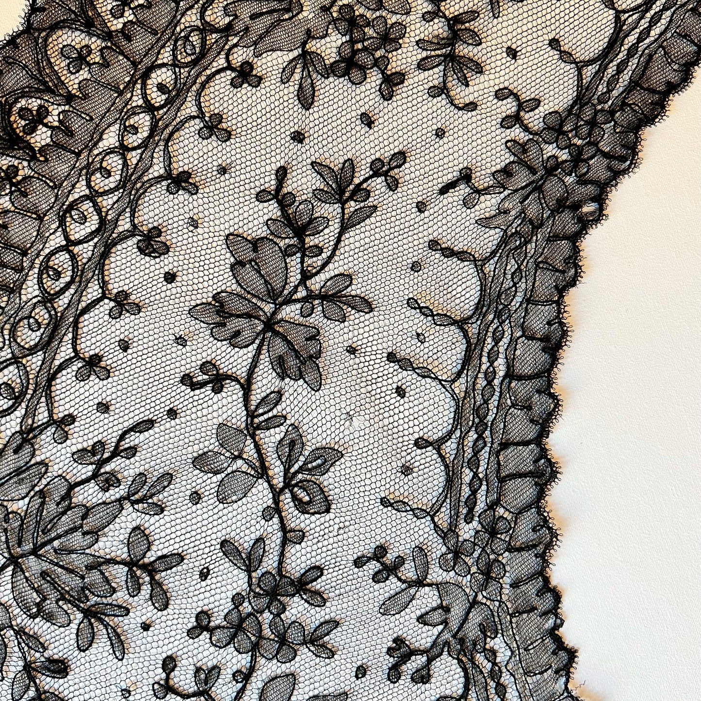 【Antique】 France ‐ 1900s Black Lace Shawl