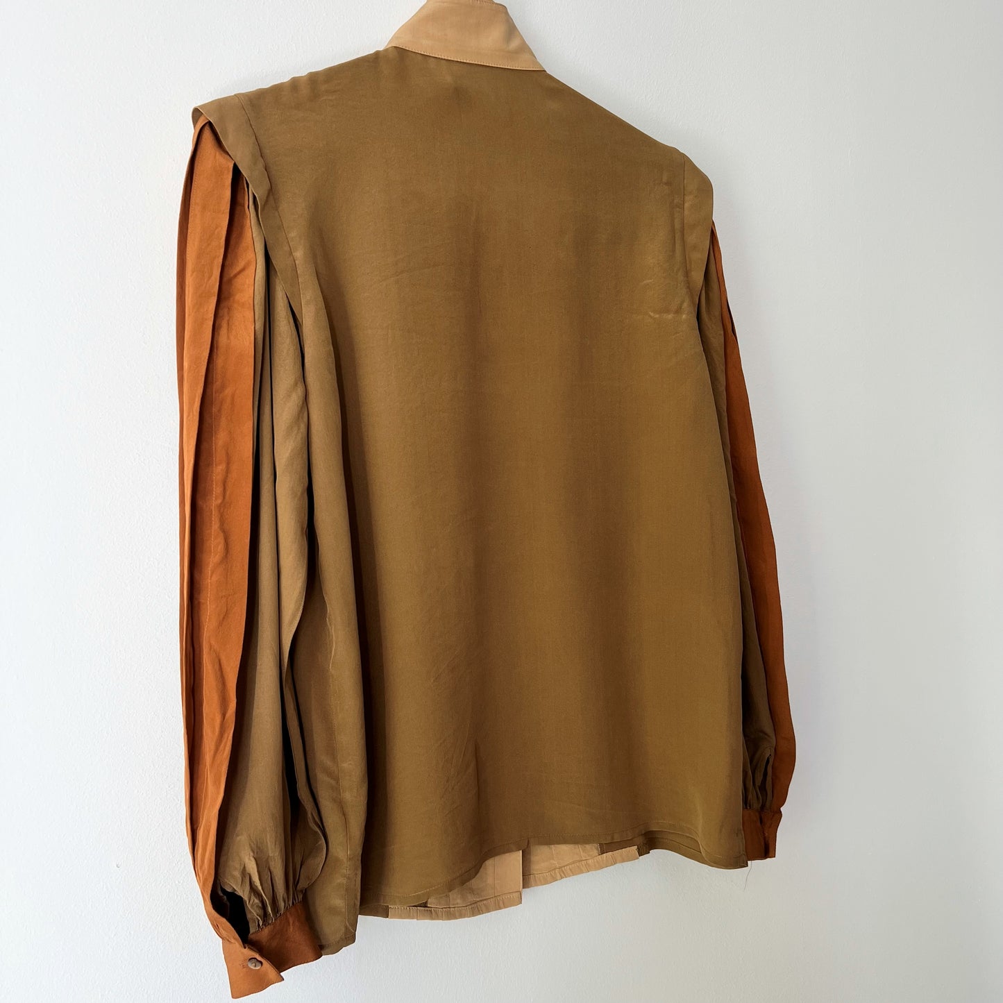 【Vintage】Germany ‐ ESCADA 1970s Silk100％ Pleated Blouse