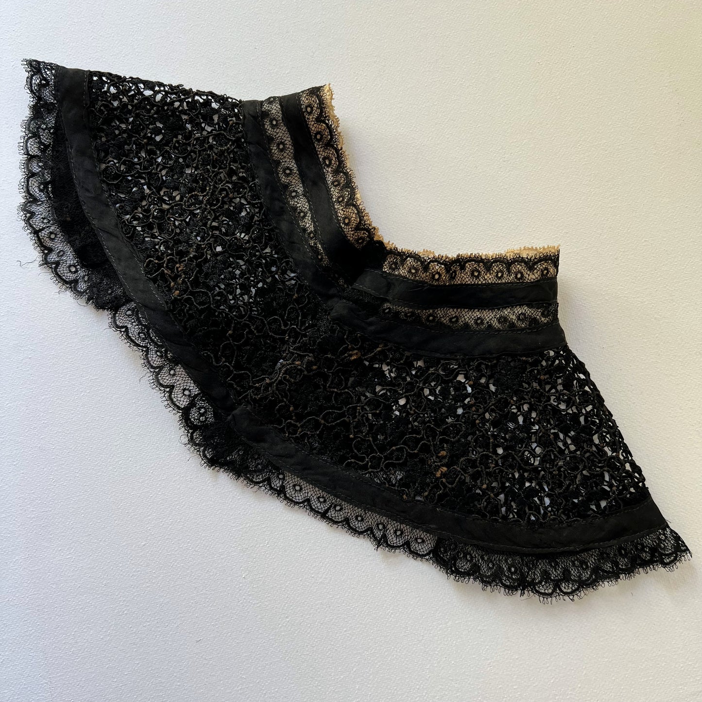 【Antique】France - 1890-1900s Black Lace Collar