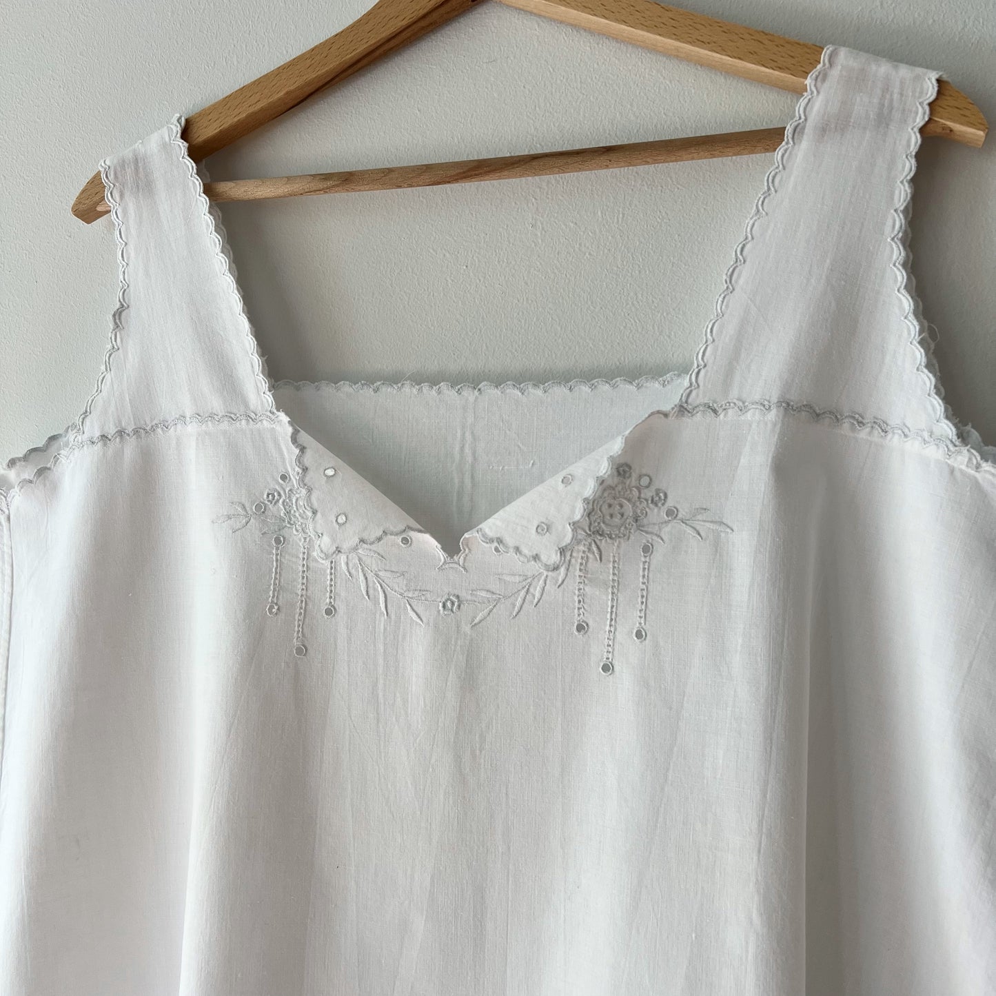 【Antique】France - 1920s Cotton Scalloped Nightdress