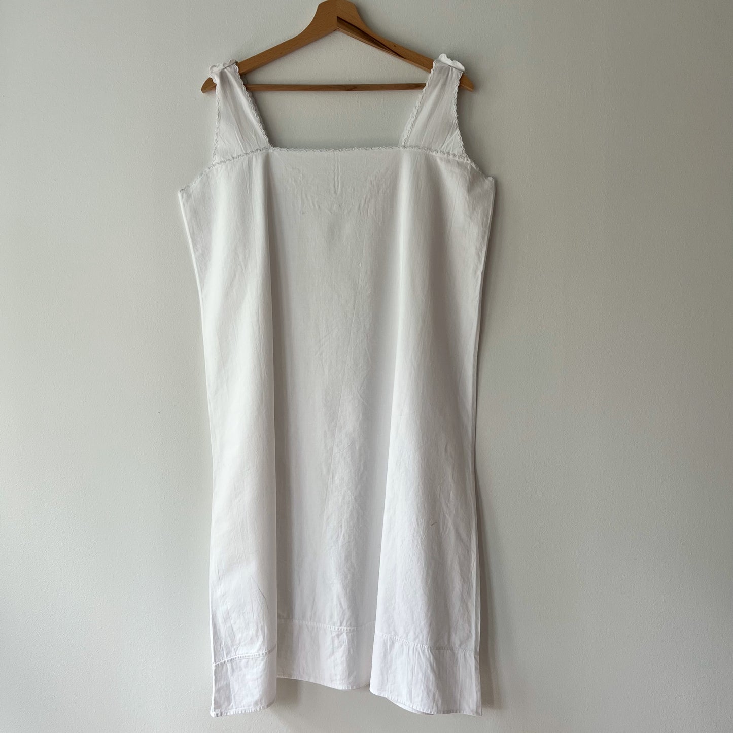 【Antique】France - 1920s Cotton Scalloped Nightdress