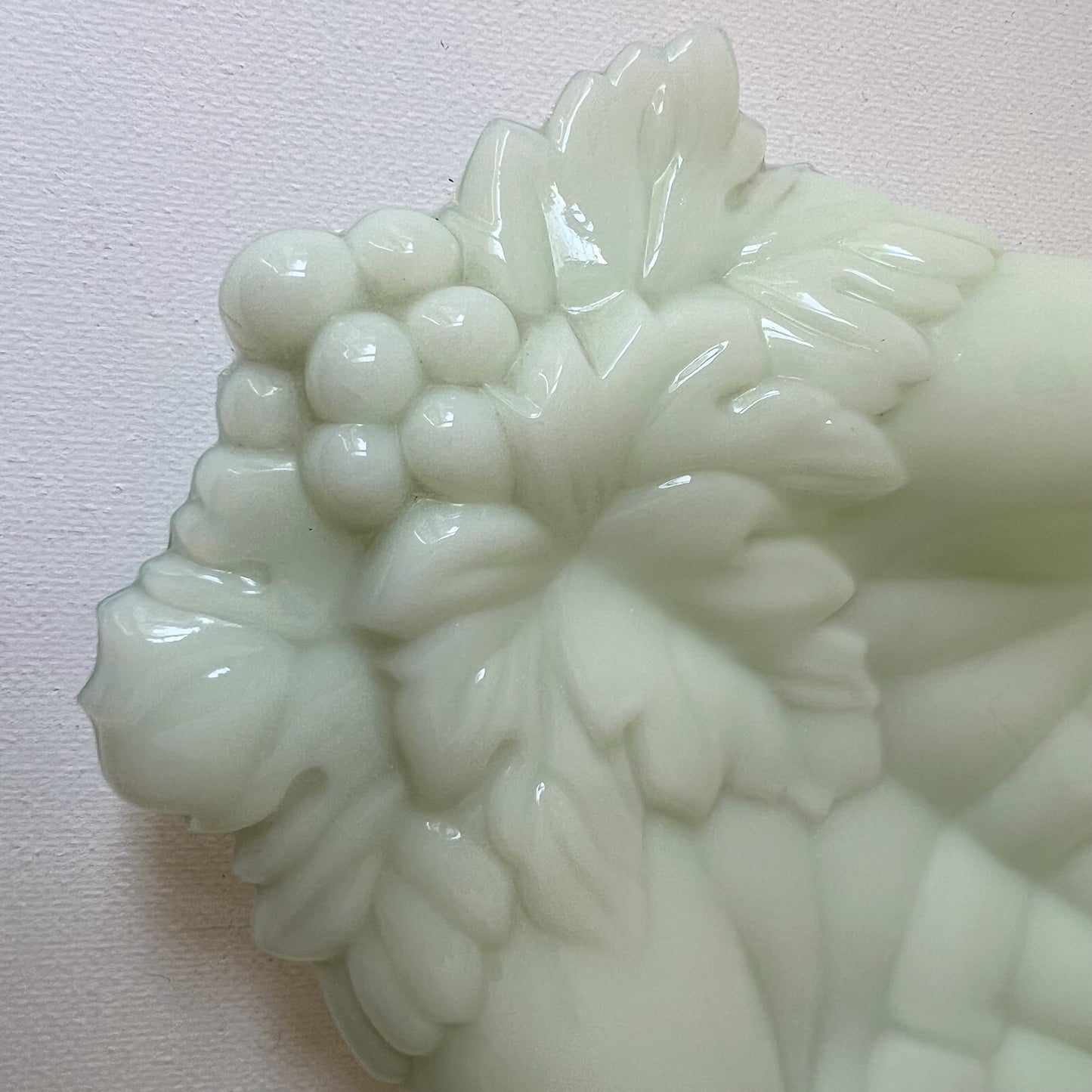 【Vintage】US - Westmoreland  1950s Mint Green Milk Glass Hand Tray