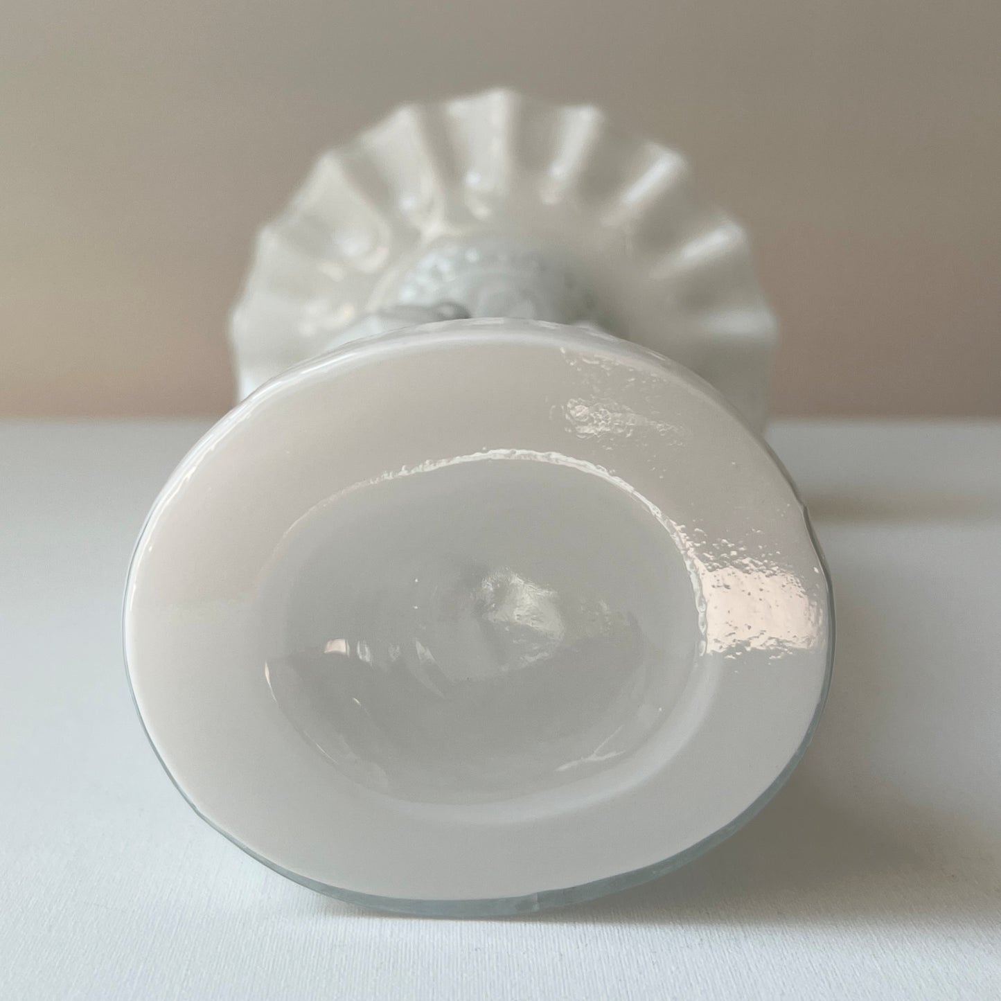 【Vintage】France - 1950s White Glass Hand Motif Vase