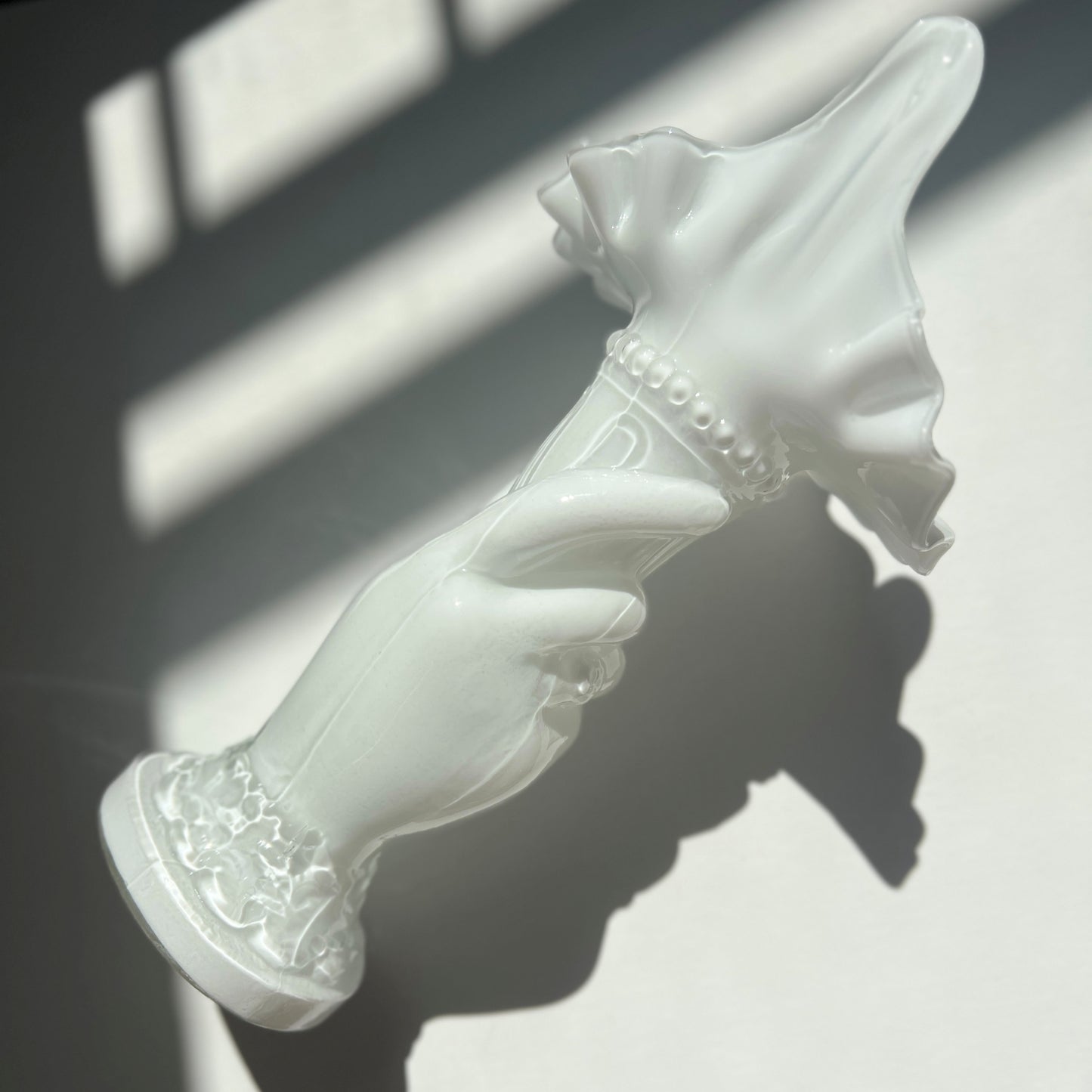 【Vintage】France - 1950s White Glass Hand Motif Vase