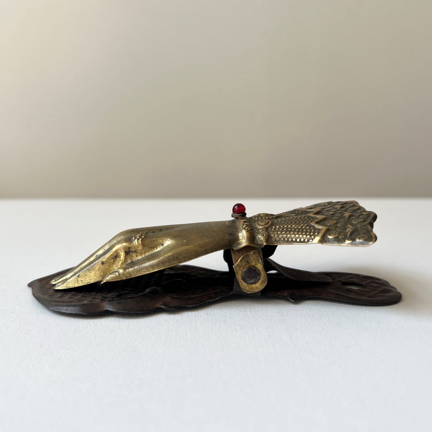 【Antique】France - 1900s Victorian Hand Clip （Red Glass Decoration）《Special》