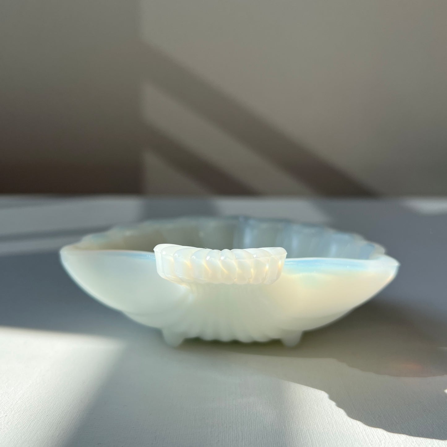 【Vintage】US - 1970-80s Avon Milk Glass  Shell Tray