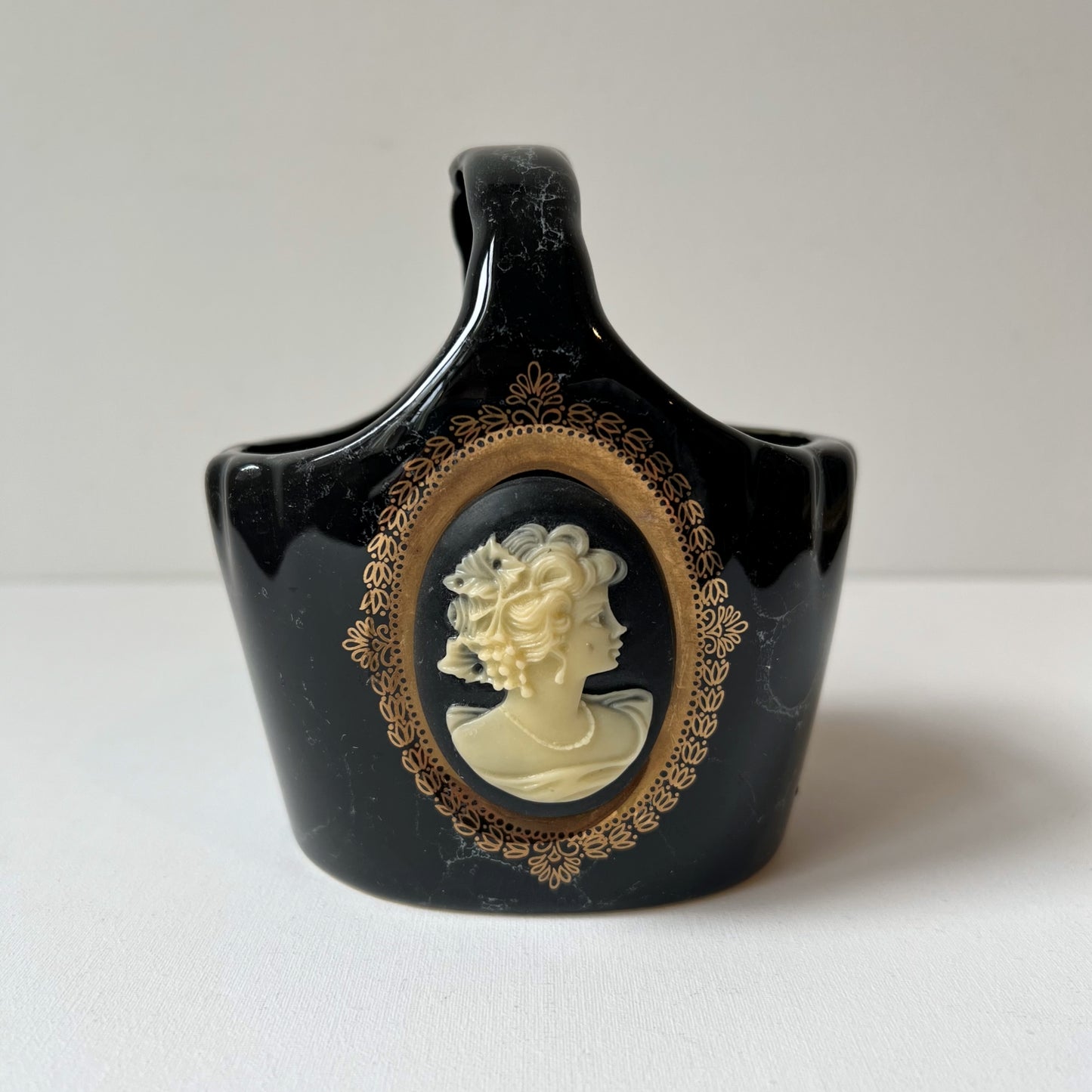 【Vintage】Taiwan - 1990s Cameo Ceramic Basket