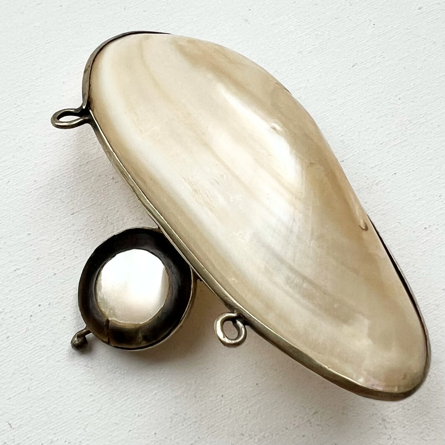 【Antique】England ‐ 1880-1900s Mother of Pearl Pill Case