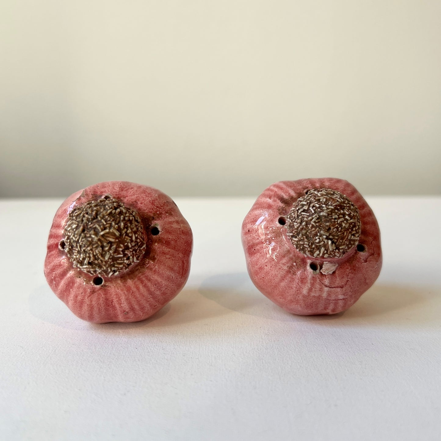 【Vintage】France ‐ 1970s Garlic Motif Salt and Pepper