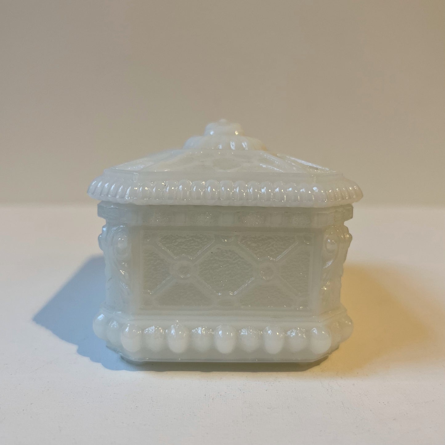 【Antique】France - 1907s White Milk Glass Antique Box