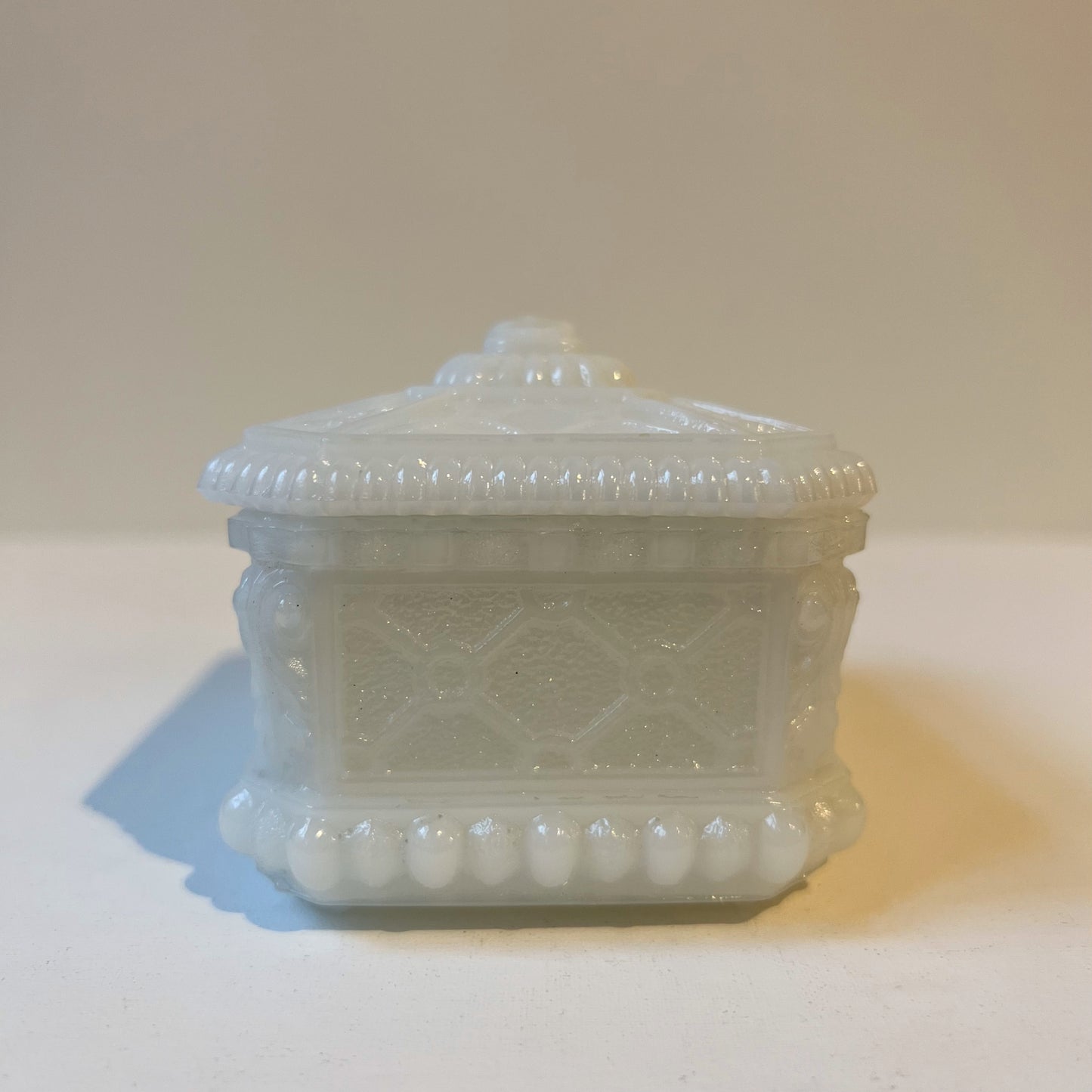 【Antique】France - 1907s White Milk Glass Antique Box