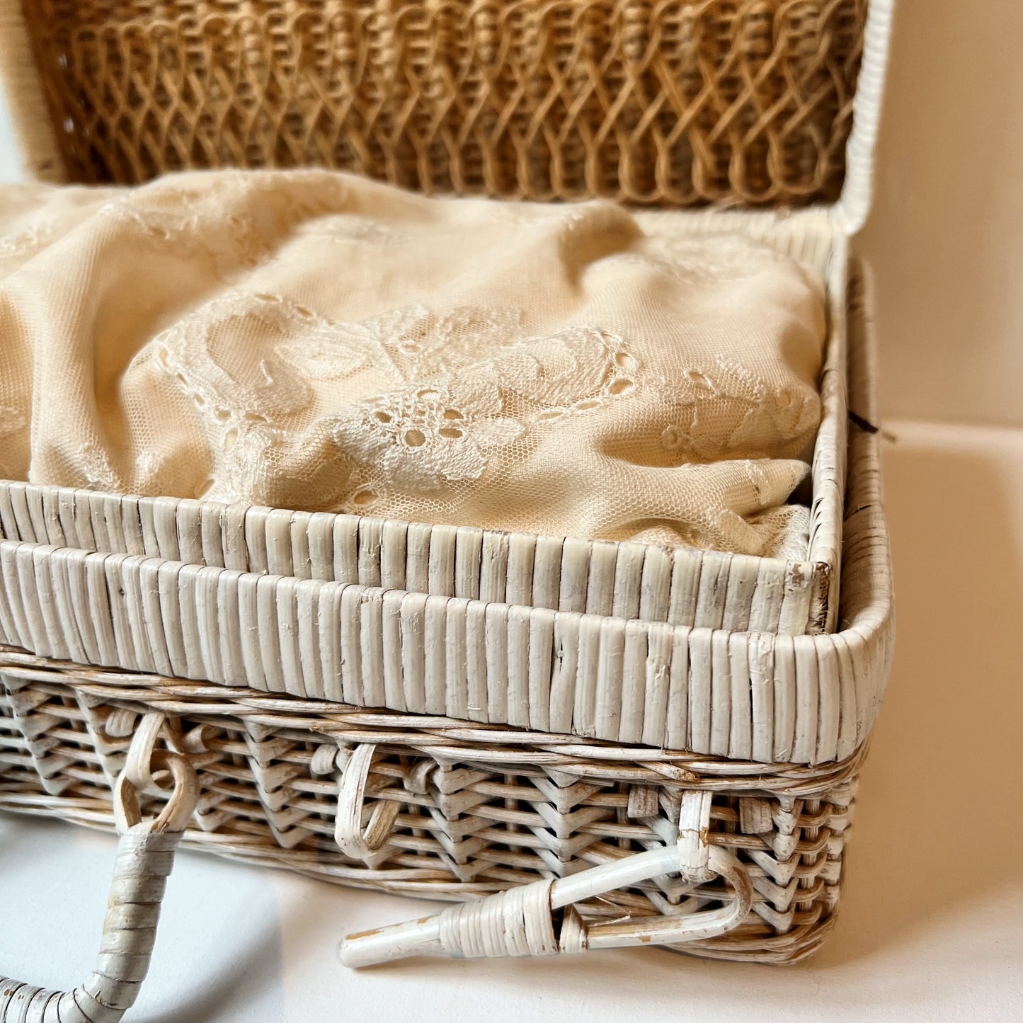 【Vintage】Germany - 1960s Picnic Basket with Cushion