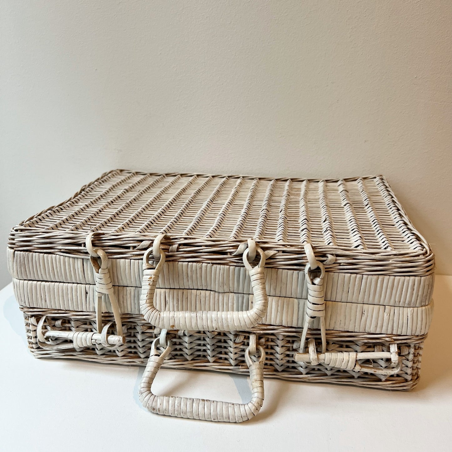 【Vintage】Germany - 1960s Picnic Basket with Cushion