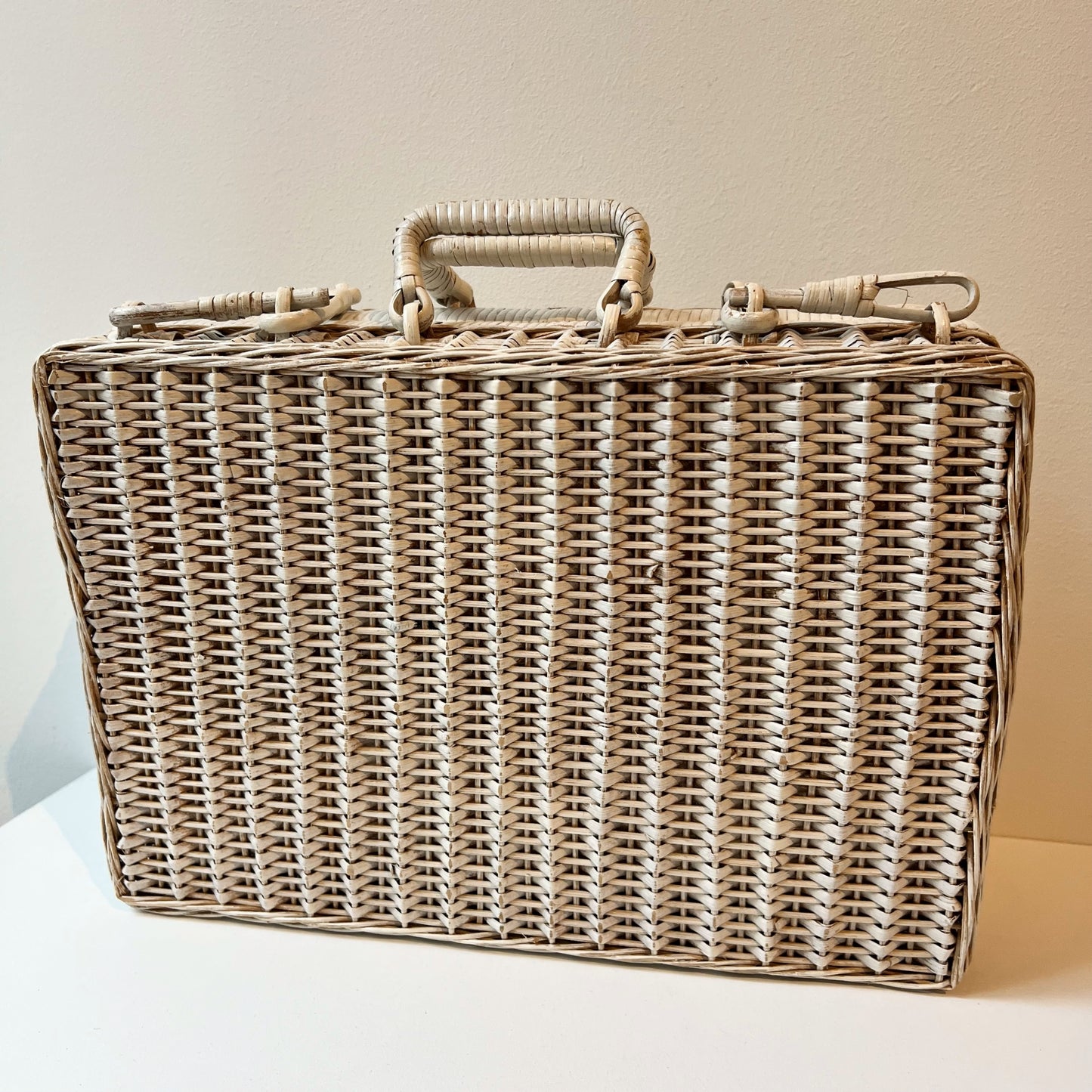 【Vintage】Germany - 1960s Picnic Basket with Cushion