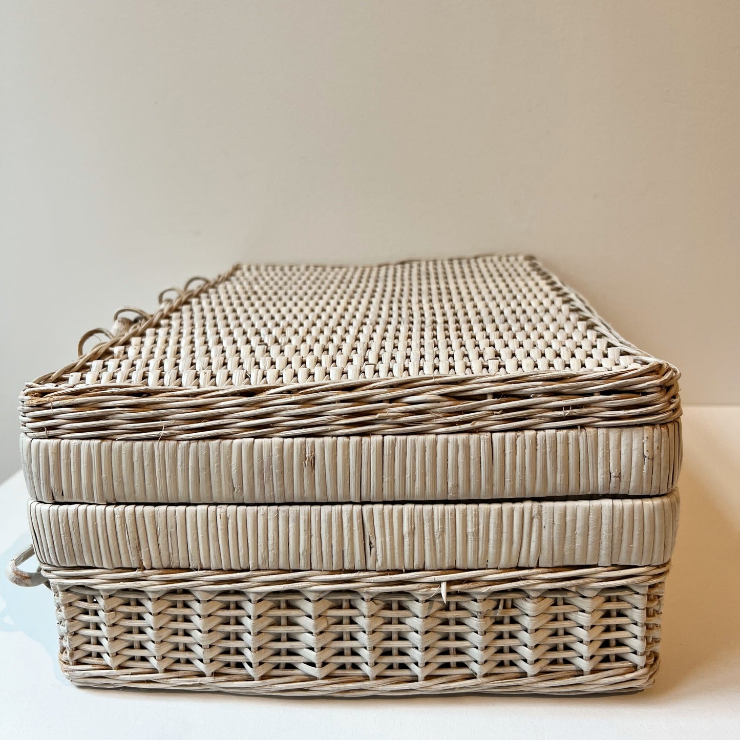 【Vintage】Germany - 1960s Picnic Basket with Cushion