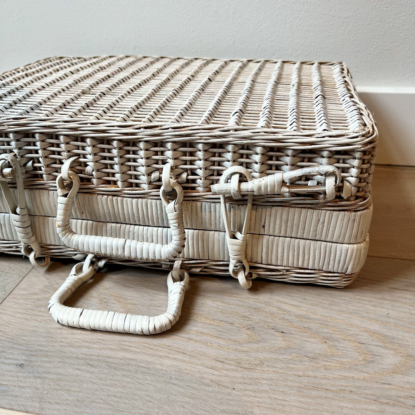 【Vintage】Germany - 1960s Picnic Basket with Cushion