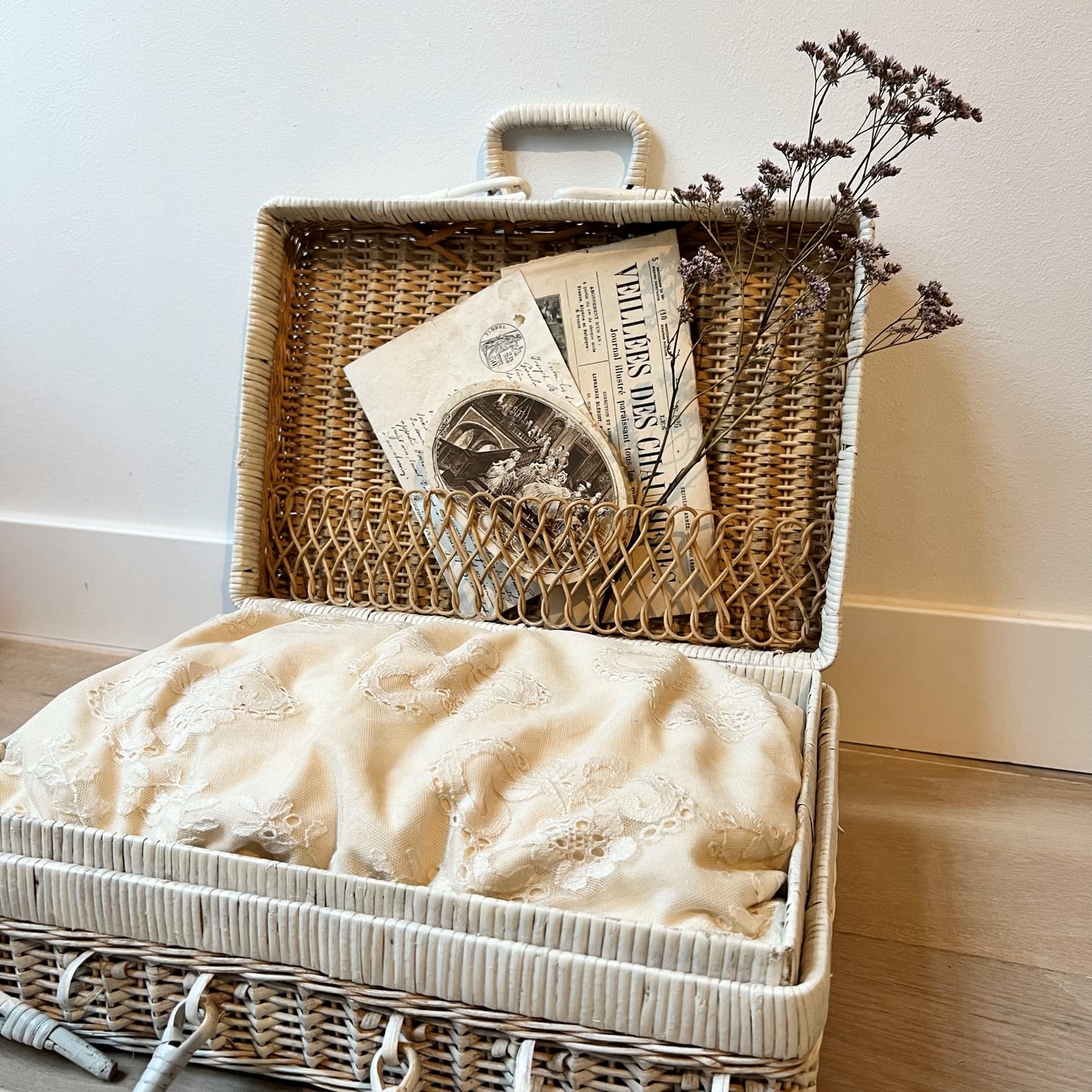 【Vintage】Germany - 1960s Picnic Basket with Cushion