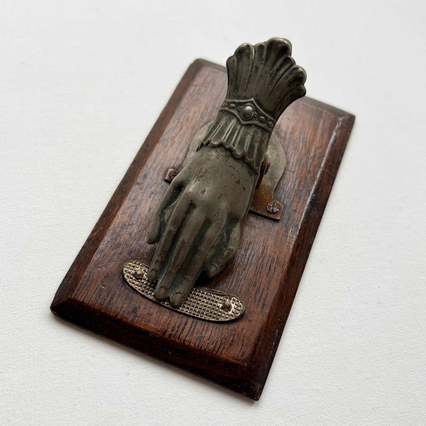 【Antique】UK ‐ 1880s Victorian Hand Clip with Wooden Stand