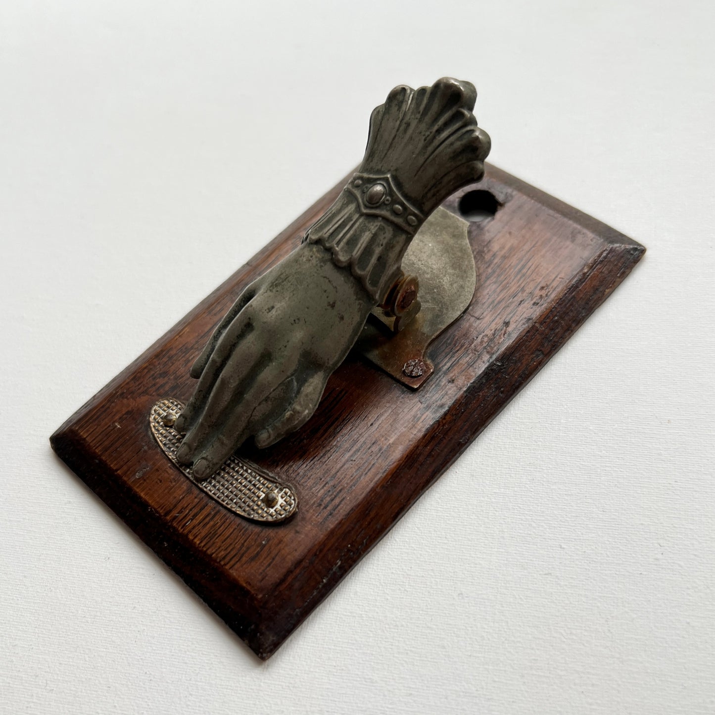 【Antique】UK ‐ 1880s Victorian Hand Clip with Wooden Stand