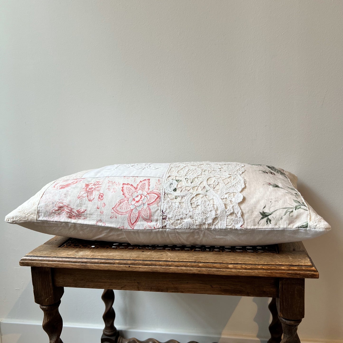 【Vintage】France - Vintage Cloth Patchwork Cushion