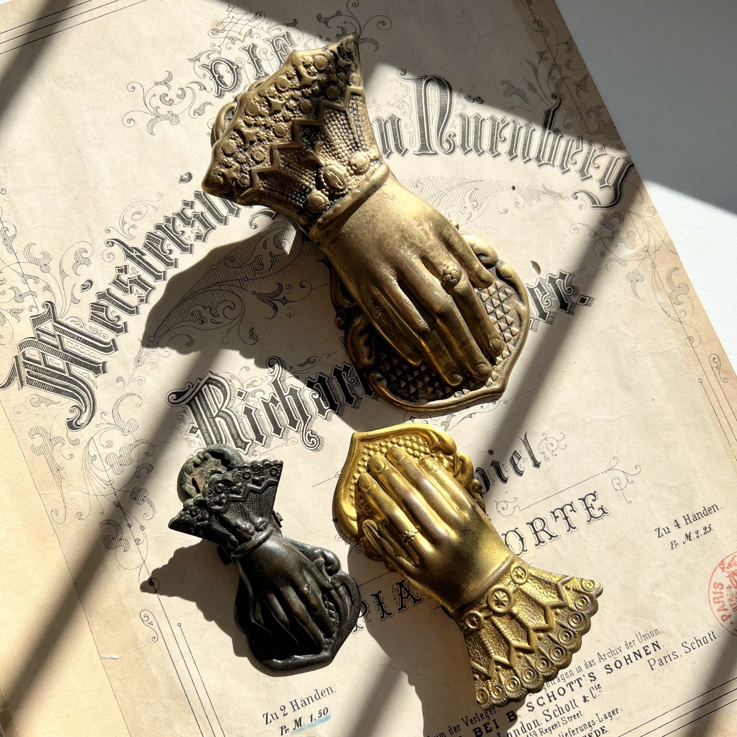 【Antique】UK - 1900s Victorian Brass Hand Paper Clip（Mini Size / Rare）