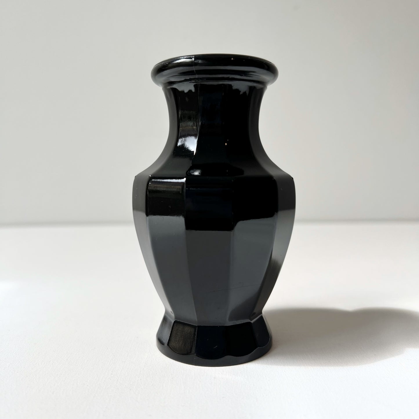 【Vintage】France ‐ 1970-80s Black Milk Glass Mini Vase