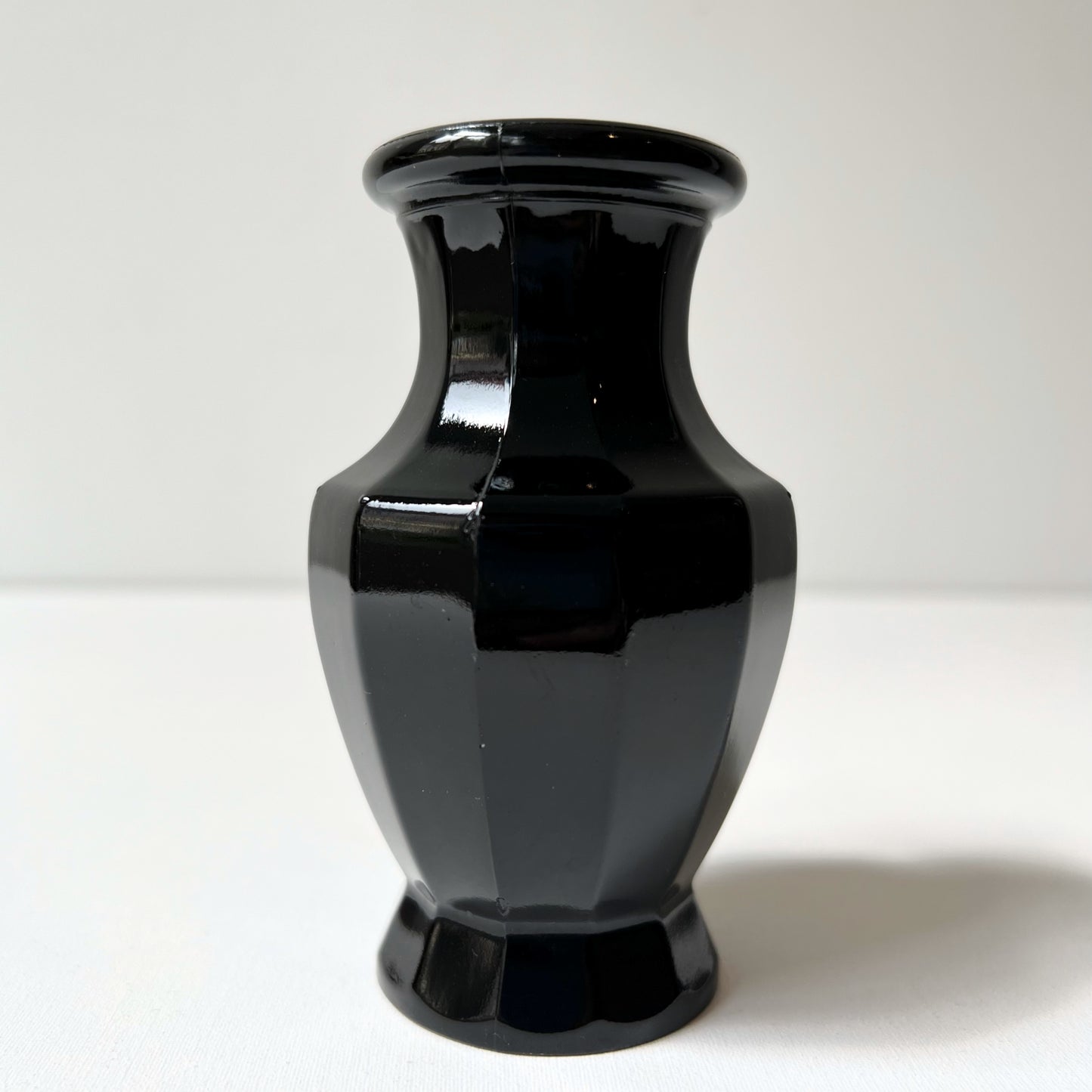 【Vintage】France ‐ 1970-80s Black Milk Glass Mini Vase