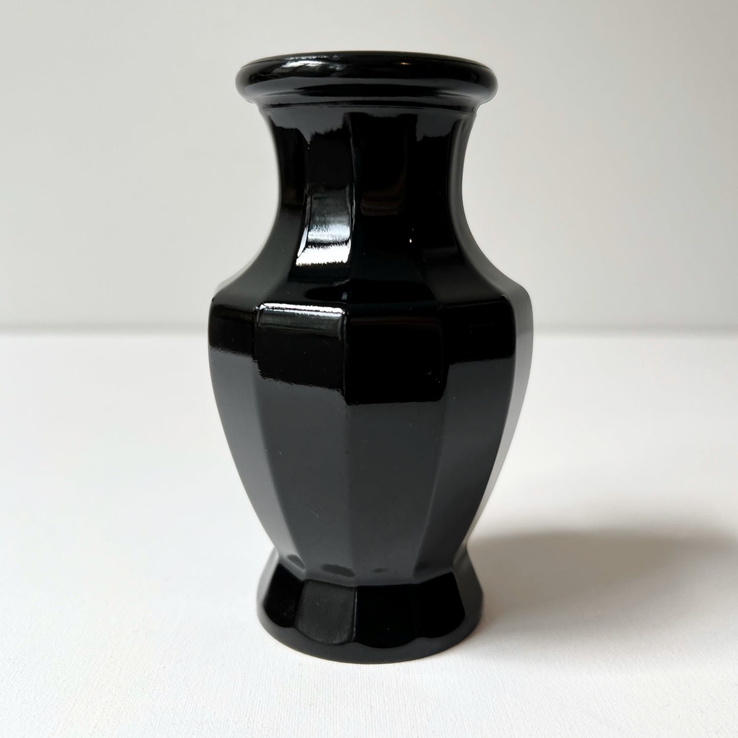 【Vintage】France ‐ 1970-80s Black Milk Glass Mini Vase