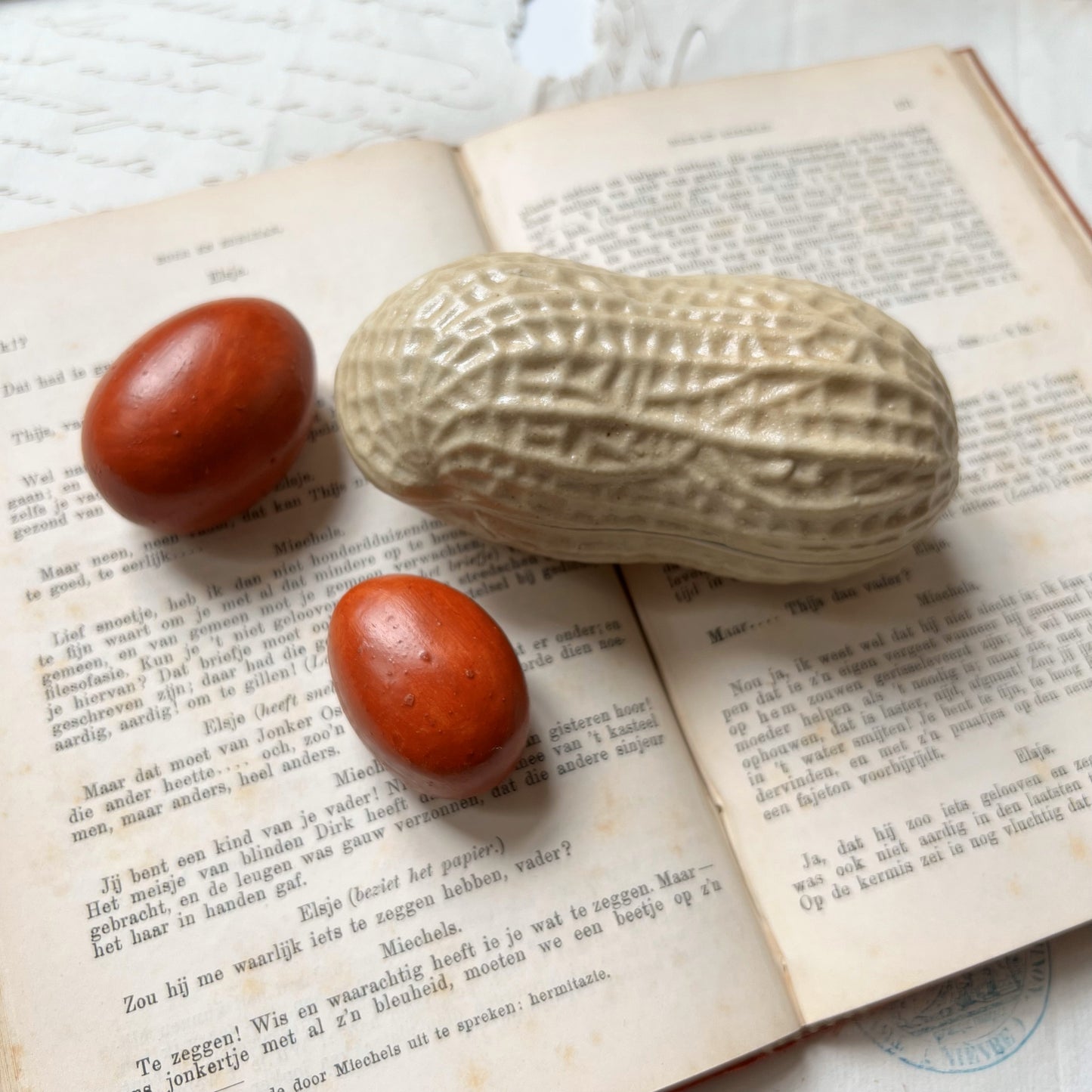 【Vintage】1980s Peanut Object