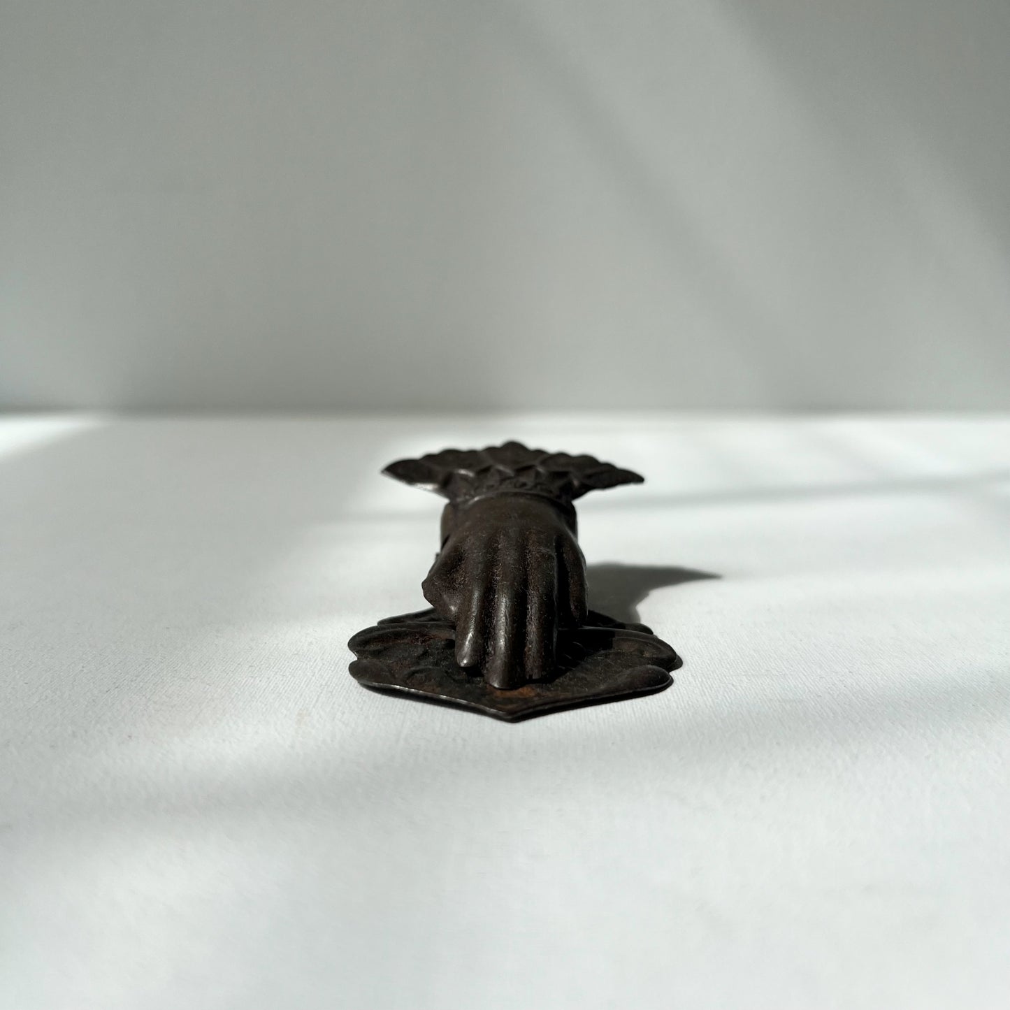 【Antique】UK - 1900s Victorian Mini Hand Clip 8.1cm