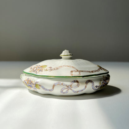 【Vintage】UK ‐ 1950-60s Ribbon Motif Trinket Box