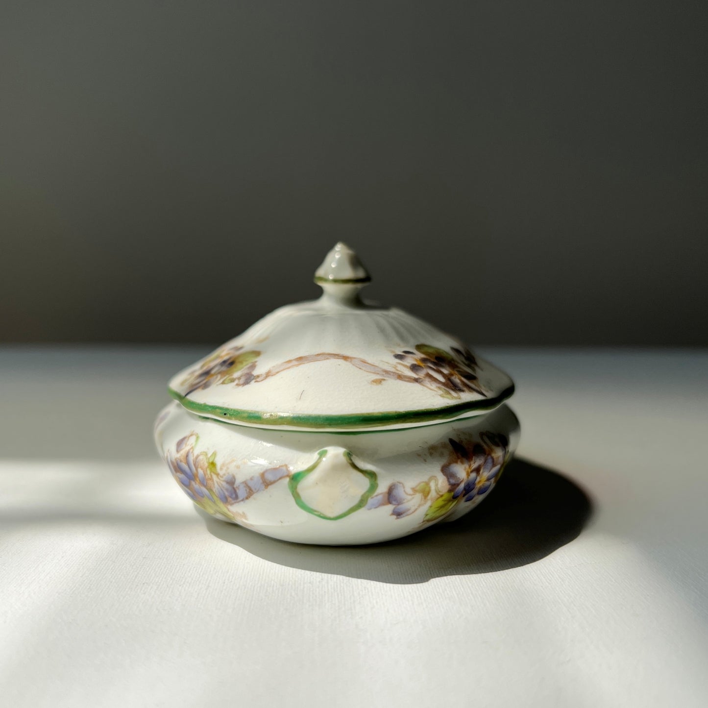 【Vintage】UK ‐ 1950-60s Ribbon Motif Trinket Box