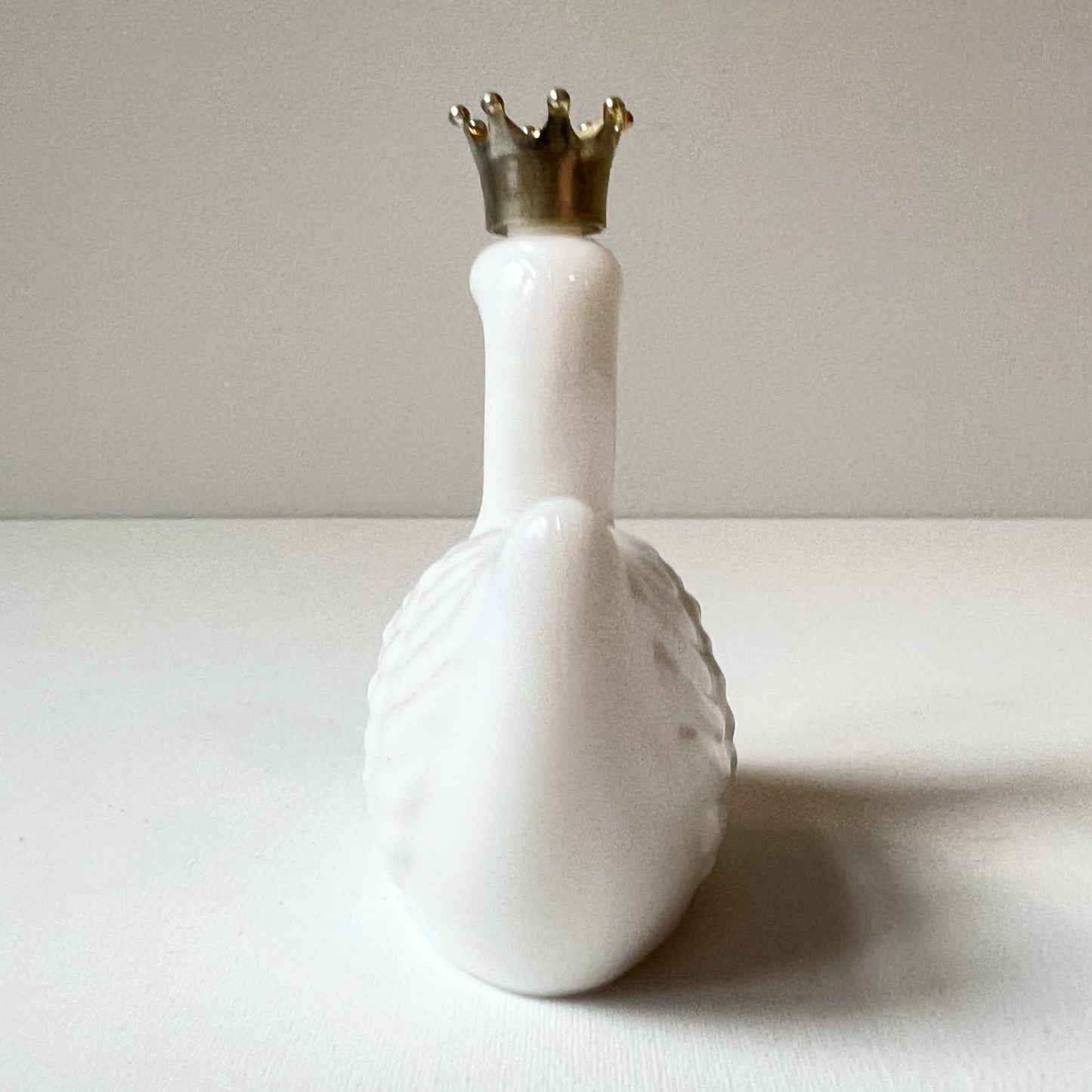 【Vintage】US - 1970s Avon Royal Swan White Milk Glass Perfume Bottle