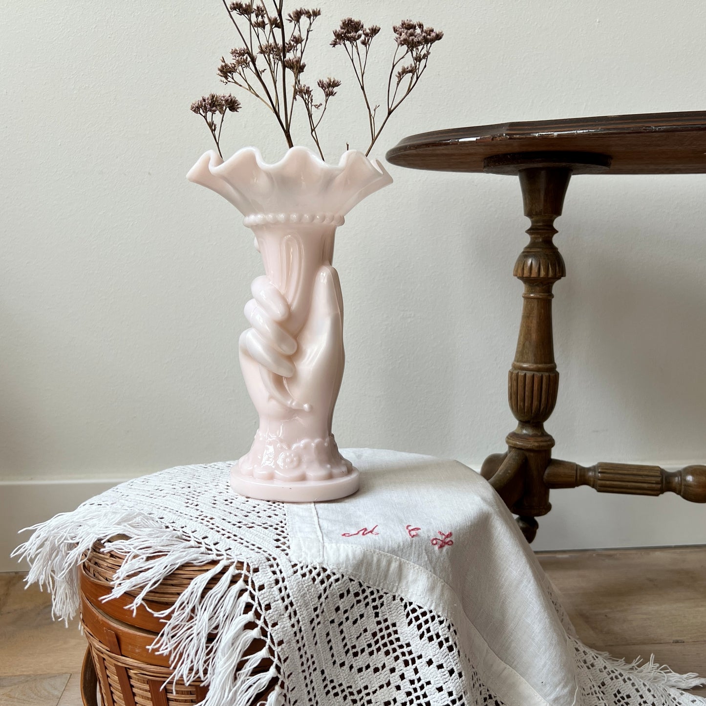 【Vintage】France ‐1950s Pink Milk Glass Hand