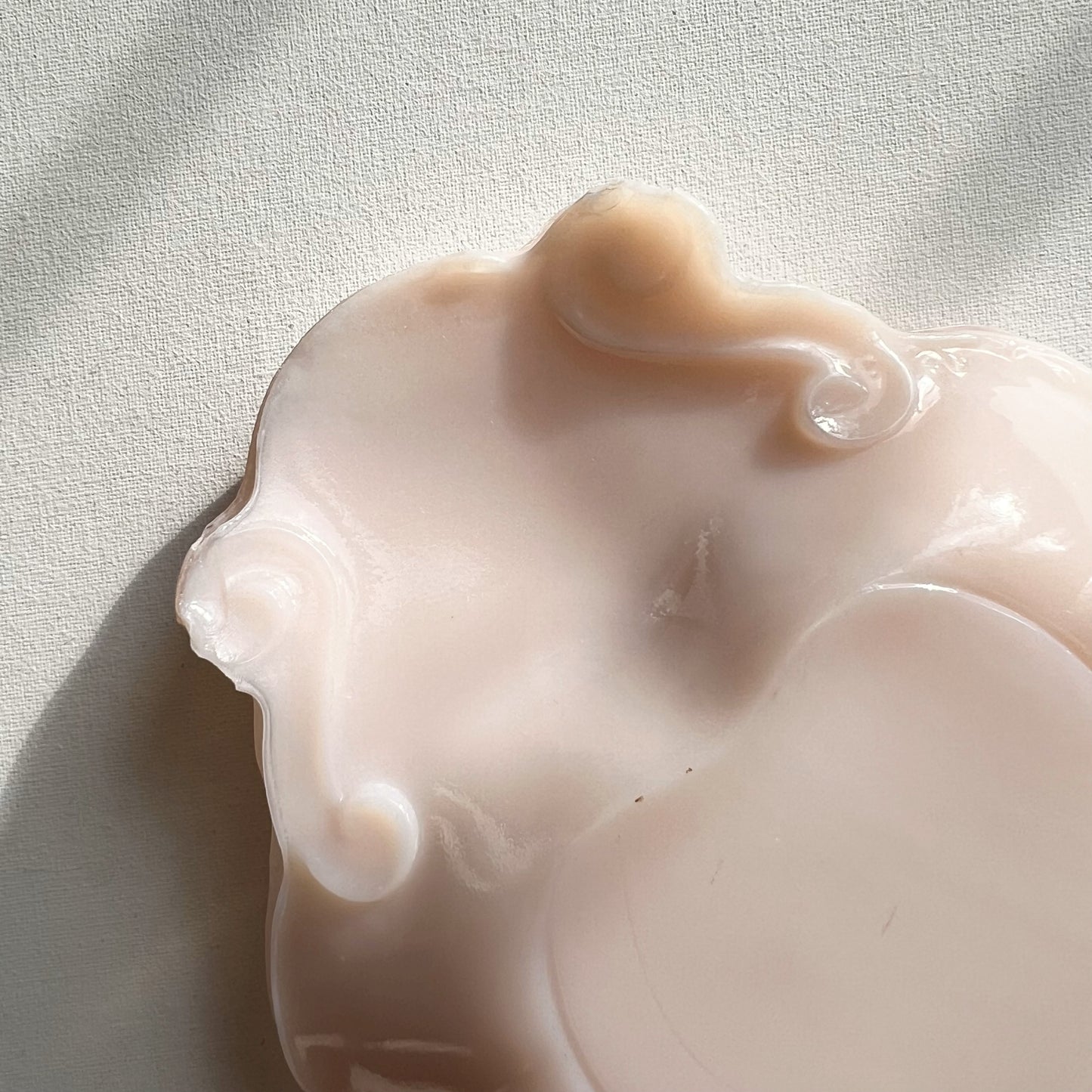 【Vintage】France - 1950s Pink Milk Glass Shell Tray