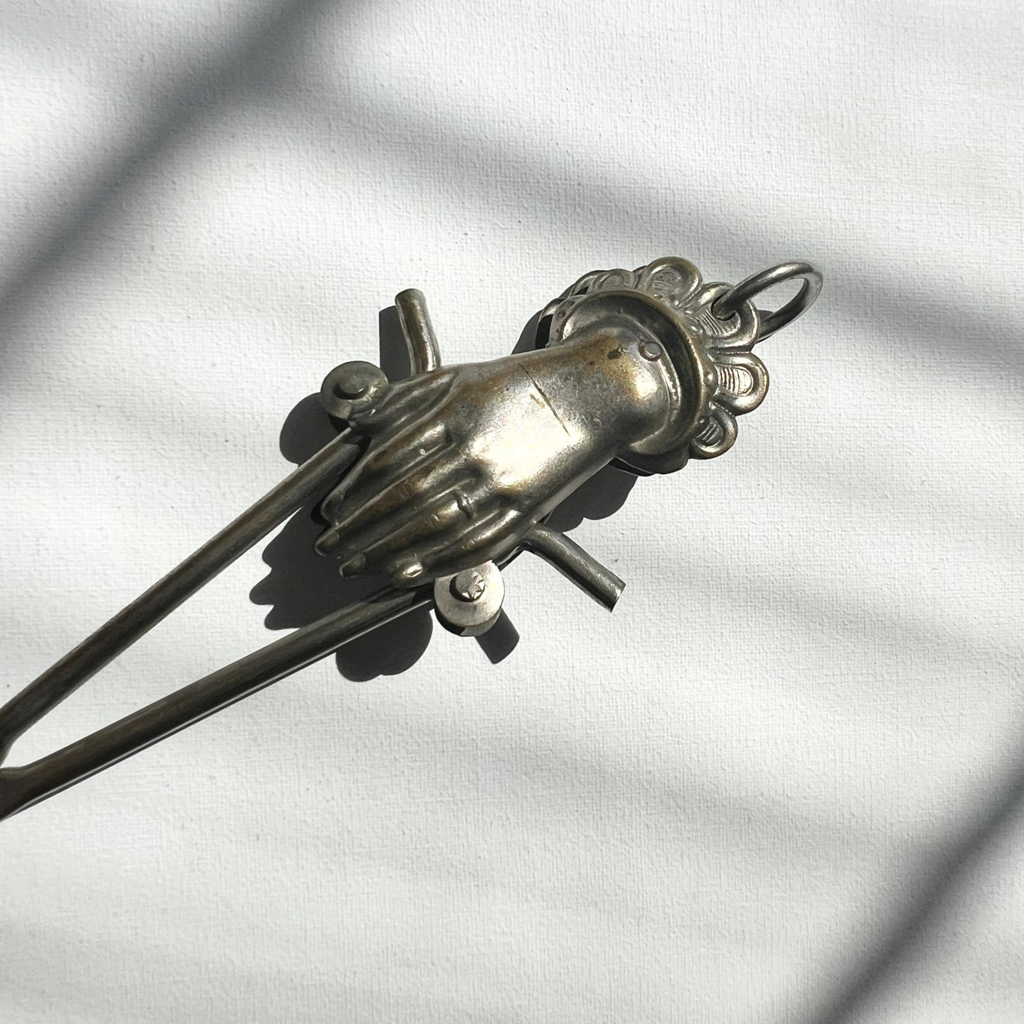 【Antique】UK ‐ 1880s Victorian Hand Motif Skirt Lifter《Rare》