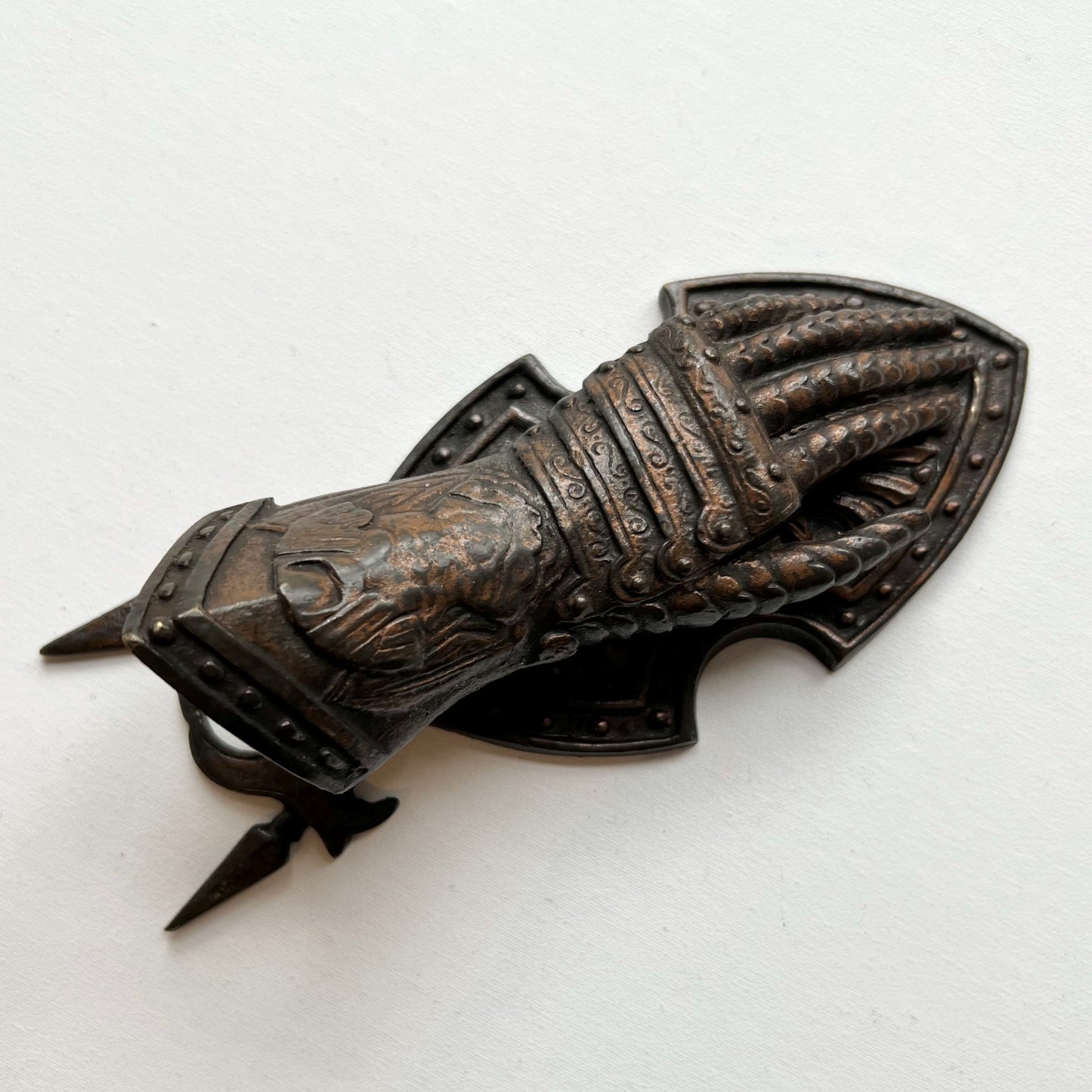 【Antique】UK - 1880s Knight Hand Clip