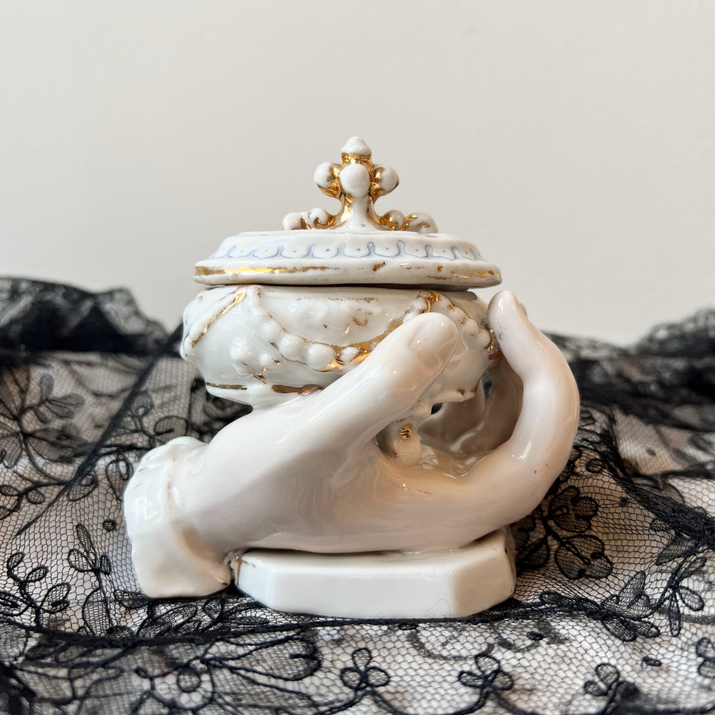 【Antique】Germany - 1900s Porcelain Victorian Hand Motif Box